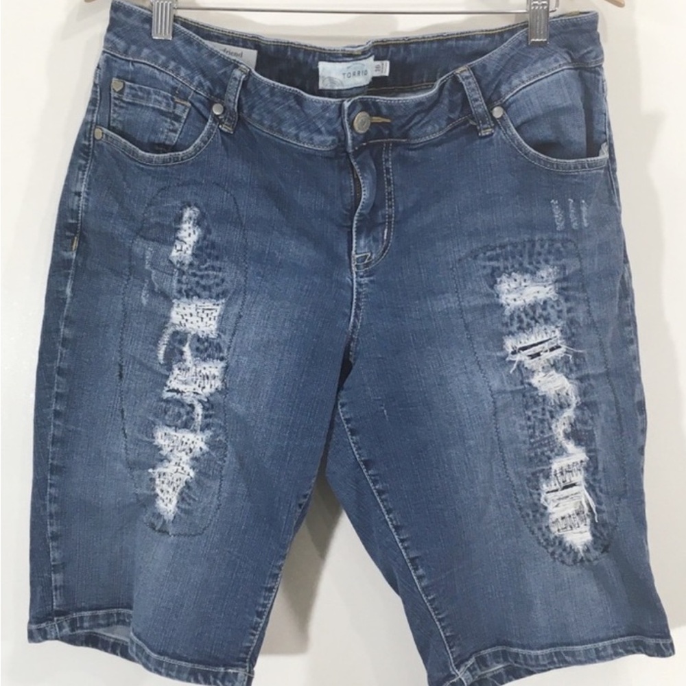 Torrid Boyfriend Jean Shorts Distressed Sz 16 Plus